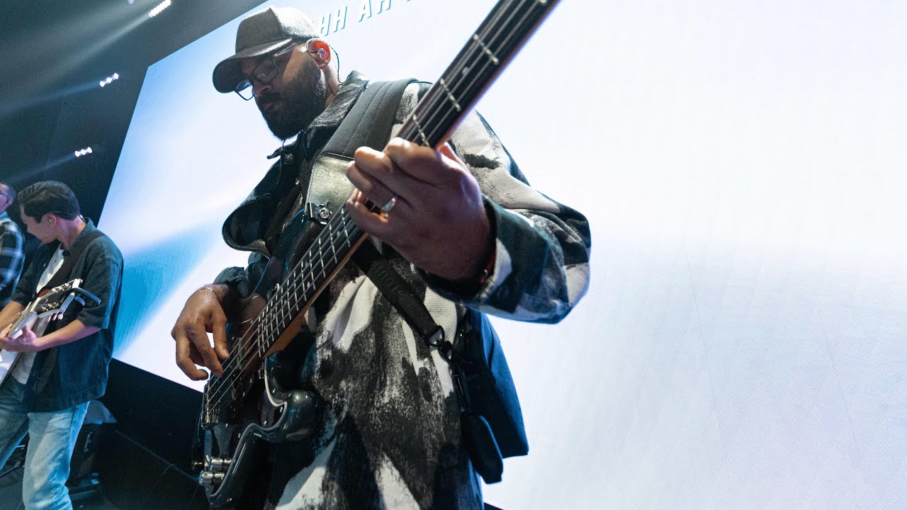 Who else Bass live. 