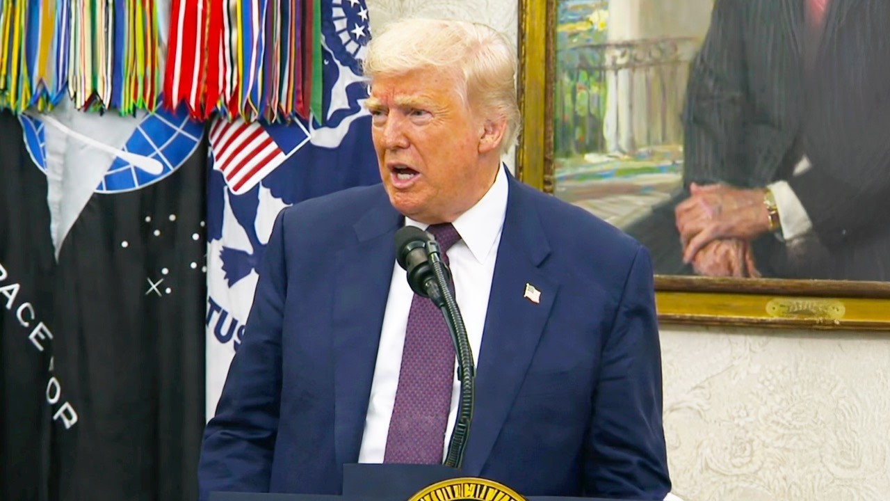Боже мой: Трамп публично возмущается после того, как появились обвинения в наличии пениса!