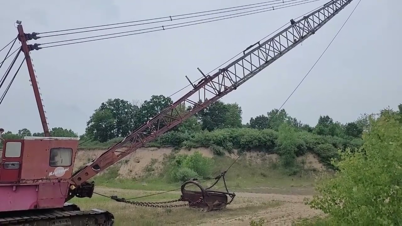 Manitowoc 4600 Crane with 7 Yard Bucket | Heavy Equipment Auction | Narhi Auctions