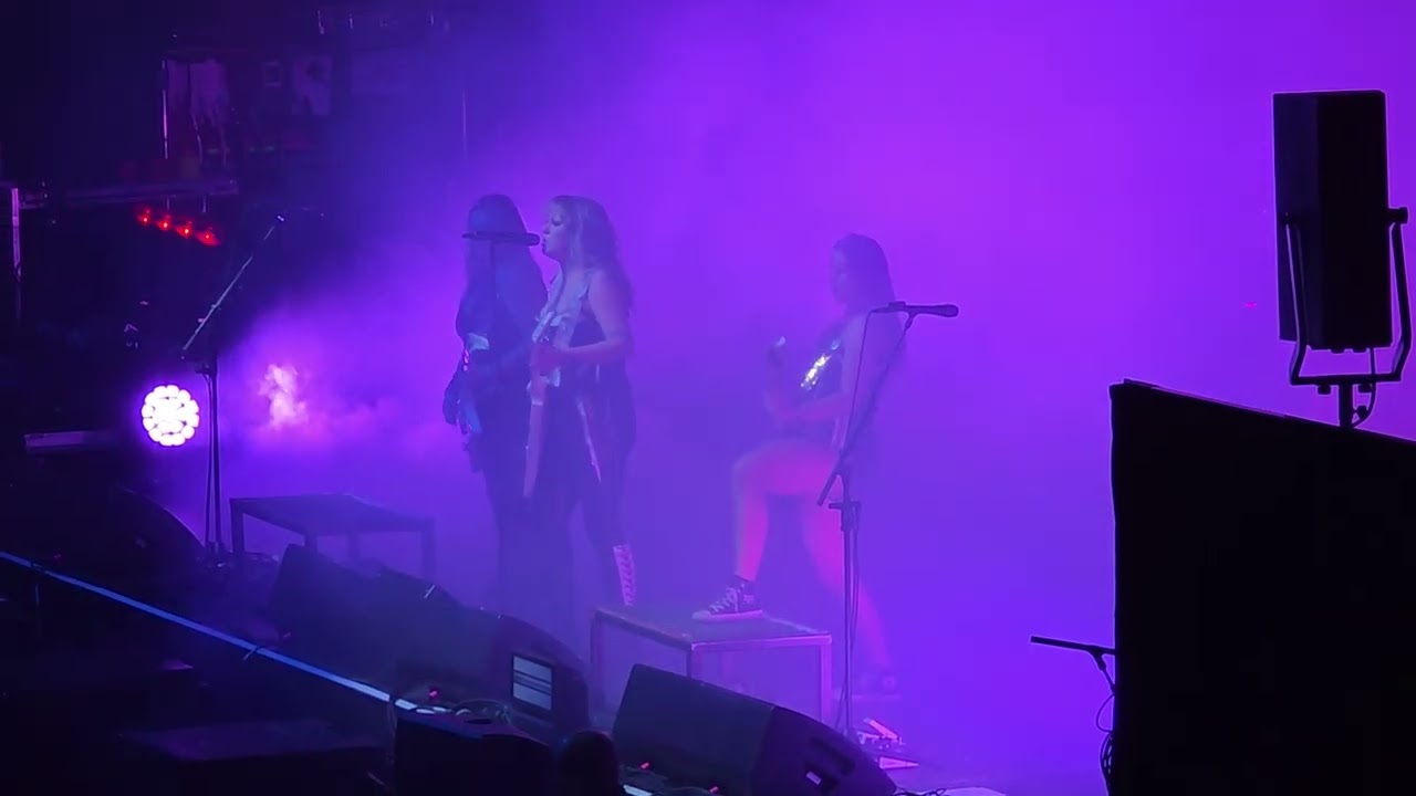 Thundermother - I Don't Know You LIVE @ Pott Out Festival Bochum 05.12.2025 @ThundermotherTV 