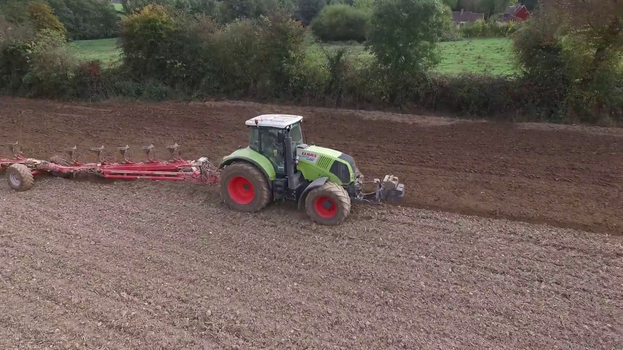 labour 2016 [drone](Claas Axion 820, charrue Gregoire besson)