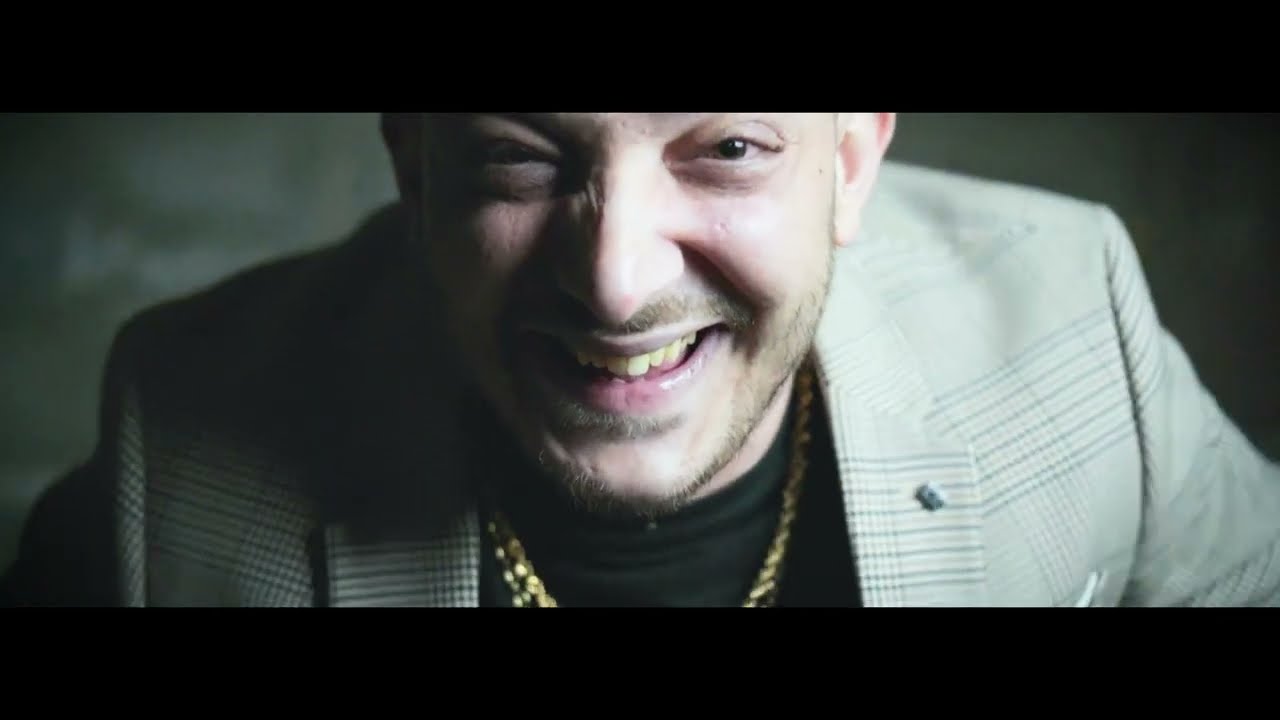 A Duras Penas ft Karne Cruda - Servir y vasilar