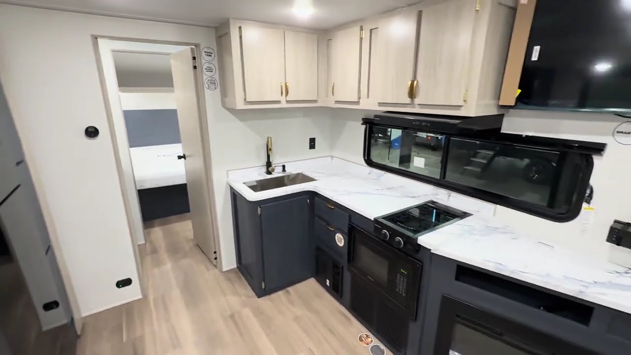 2026 East to West Acclaim 2500RD