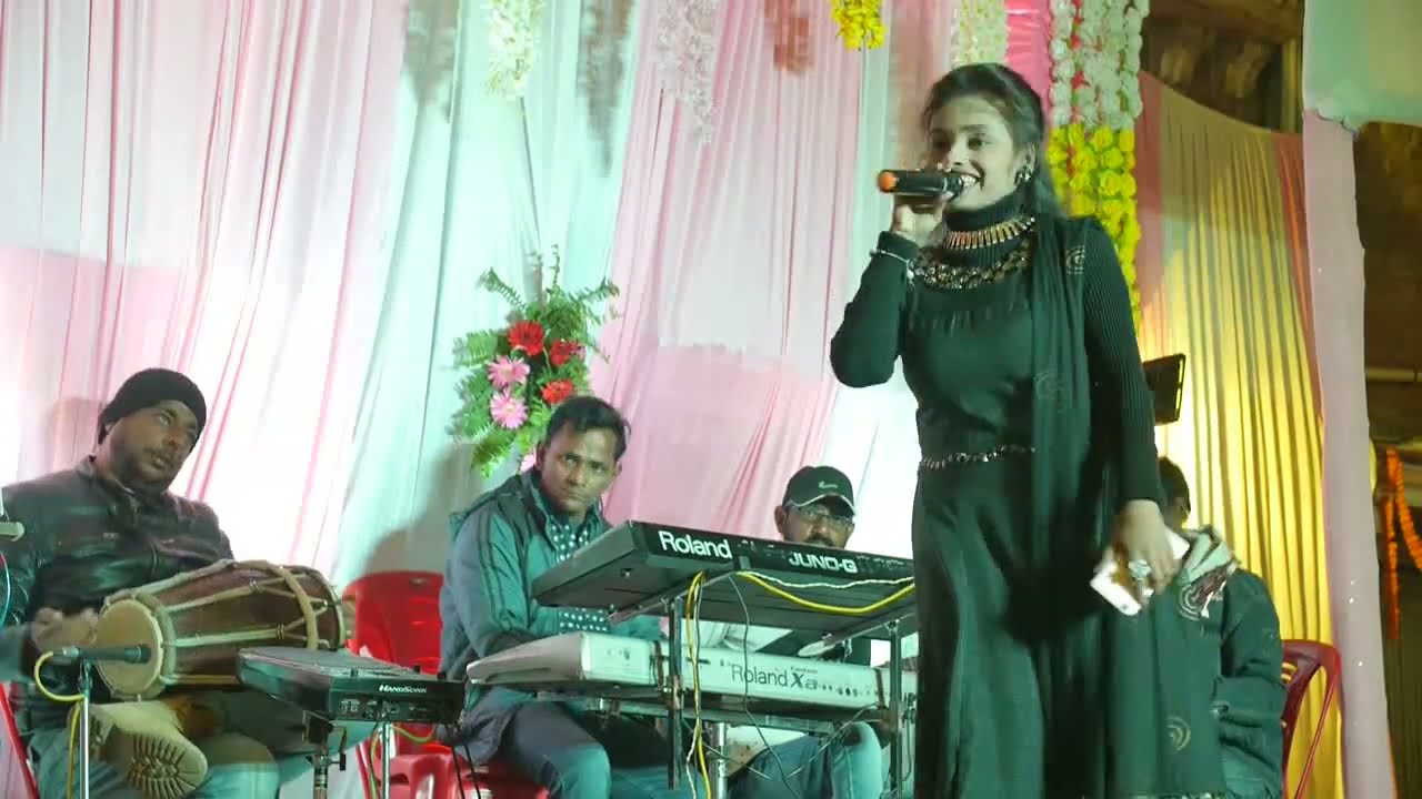 NIGAHEN MILANE KO JI CHAHTA HAI | Cover Song | Anupama Das Live Stage Show