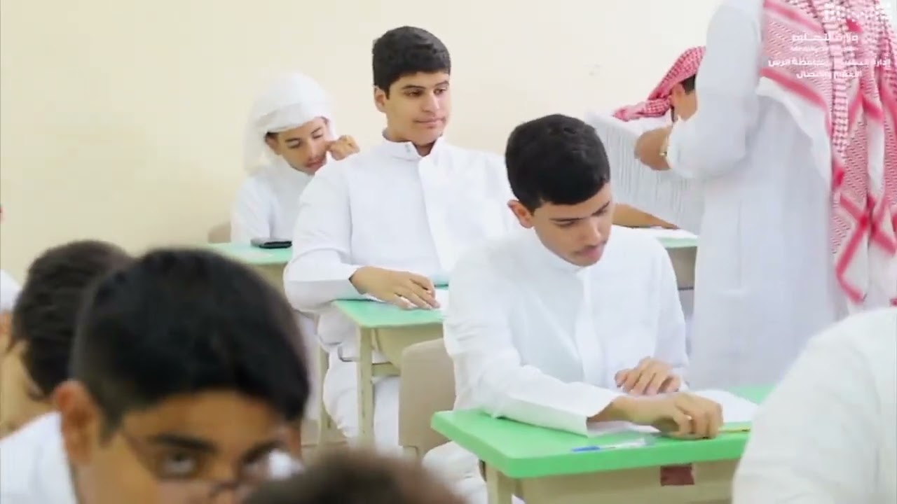 زيارة المساعد للشؤون التعليمية لثانوية الملك سعود لمتابعة الاختبارات التشخيصية.