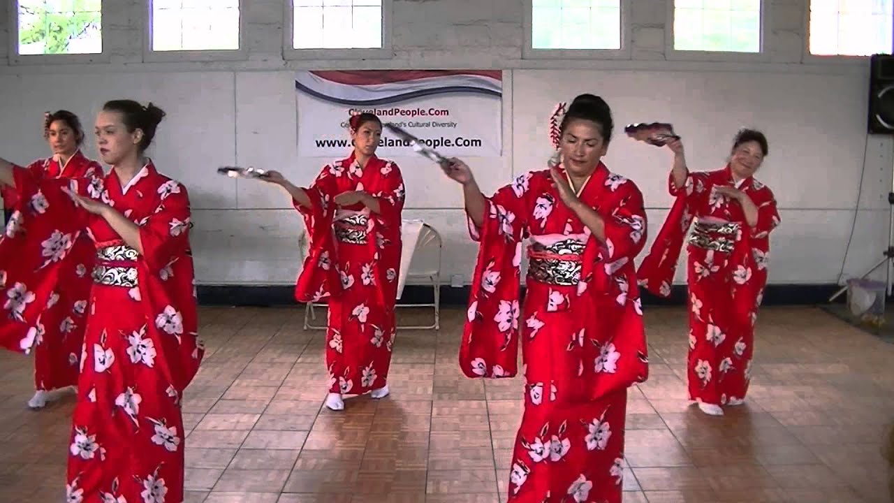 Sho-jo-ji Japanese Dance with fans -- Royal Procession