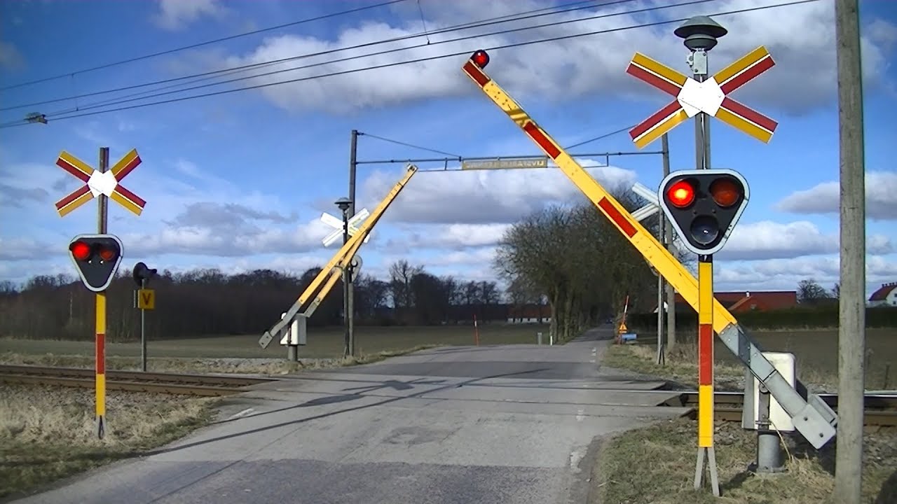 Spoorwegovergang Svedala (S) // Railroad crossing // Järnvägsövergång