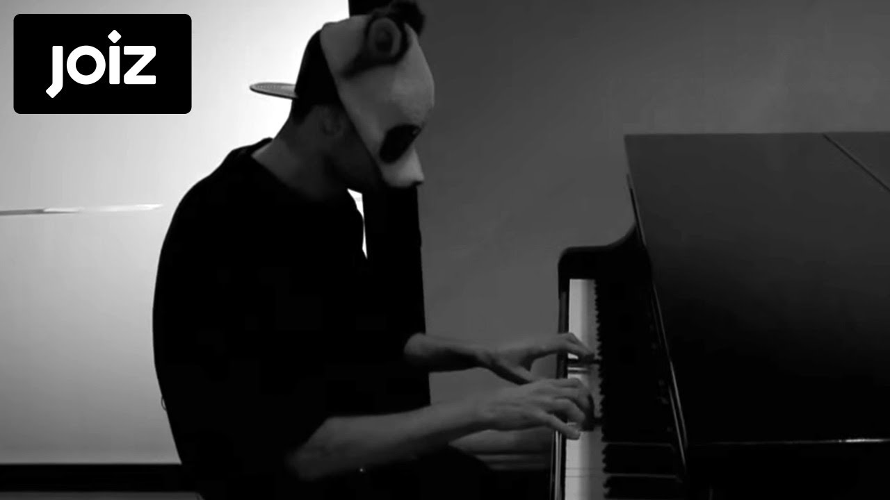 Cro zeigt sein Talent am Piano (8/8)
