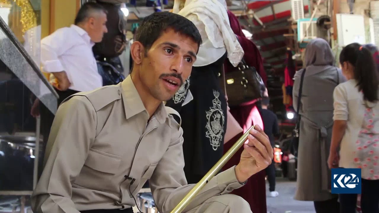 شمشاڵ ژەنێک لاسایی قالە مەڕە ده‌كاته‌وه