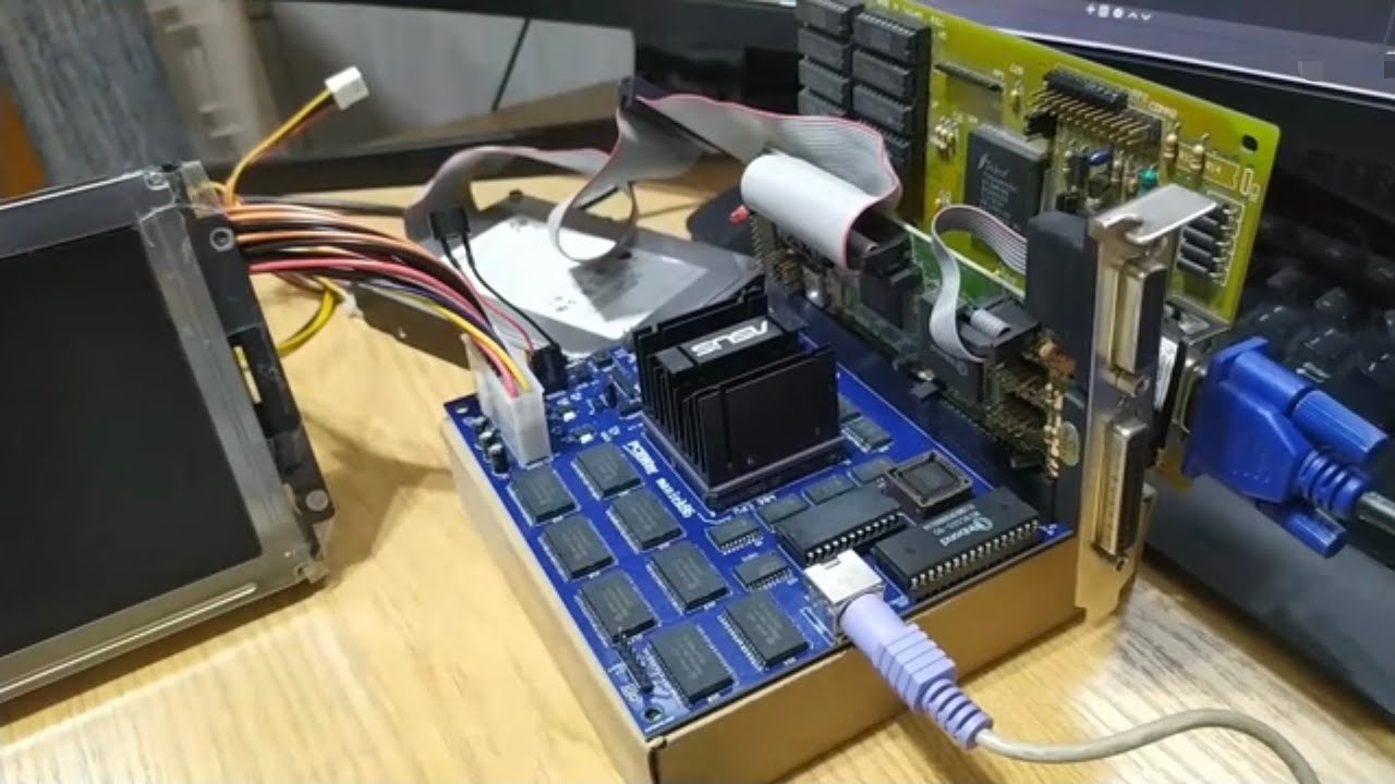 M8SBC-486: Power on and Second Reality demo showcase