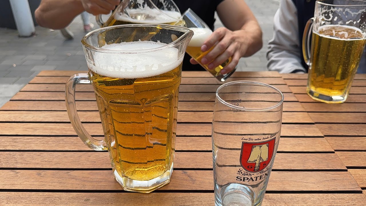 DIE KRÜGE HEBEN IM WESTEN