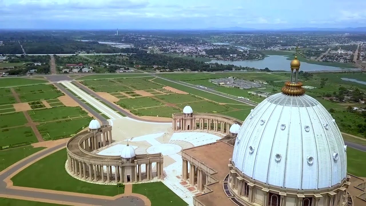 Yamoussoukro en pleine métamorphose : entre boom immobilier et défis urbains