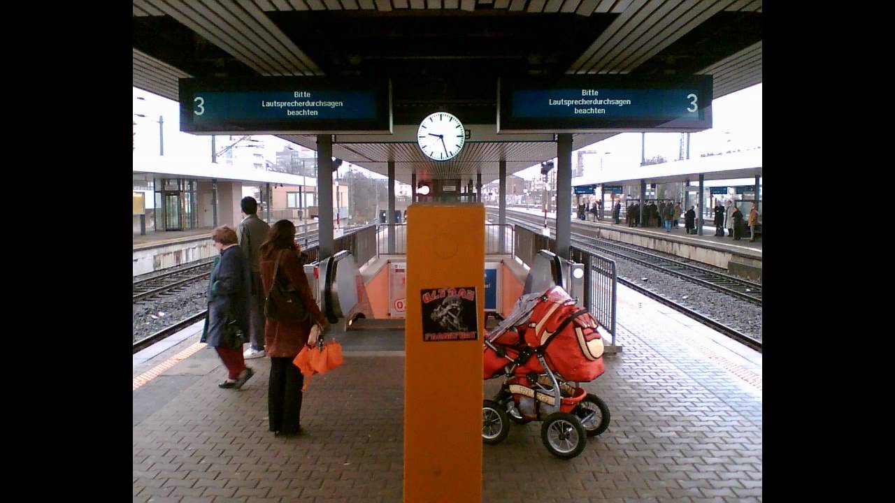 Abfahrt von Gleis Bahnhof Ansagen