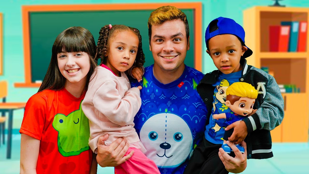 LUCCAS NETO RECEBE NOVO AMIGO NA ESCOLA