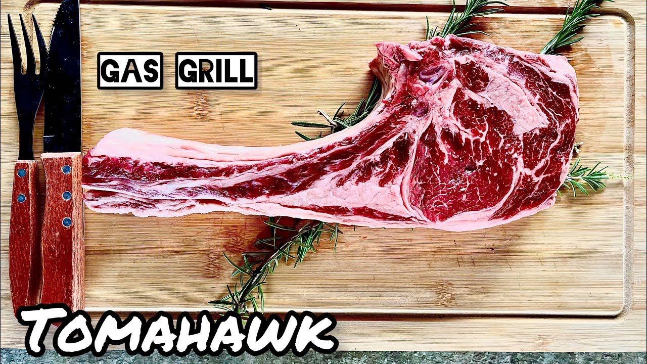 Τομαχωκ μπριζόλα σε ψησταριά αερίου | Black Angus tomahawk steak on a gas grill.