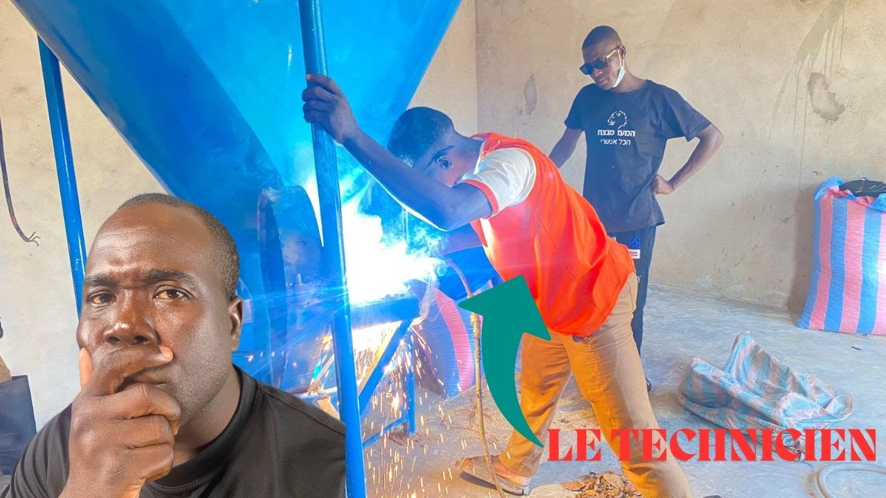 Le Technicien Est Finalement Venu Pour Installer Le Broyeur Mélangeur Mais Il Y'a D'autres Problème