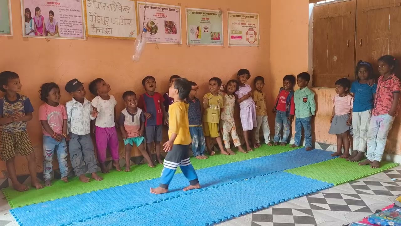 उछल कर बोतल को छूना 