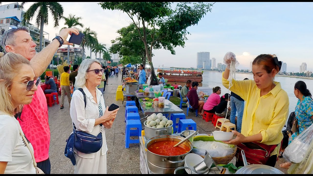 Best Street Food in Phnom Penh, Cambodia - Noodles, Seafood, Squid, Cake, Dessert, Snack, & More