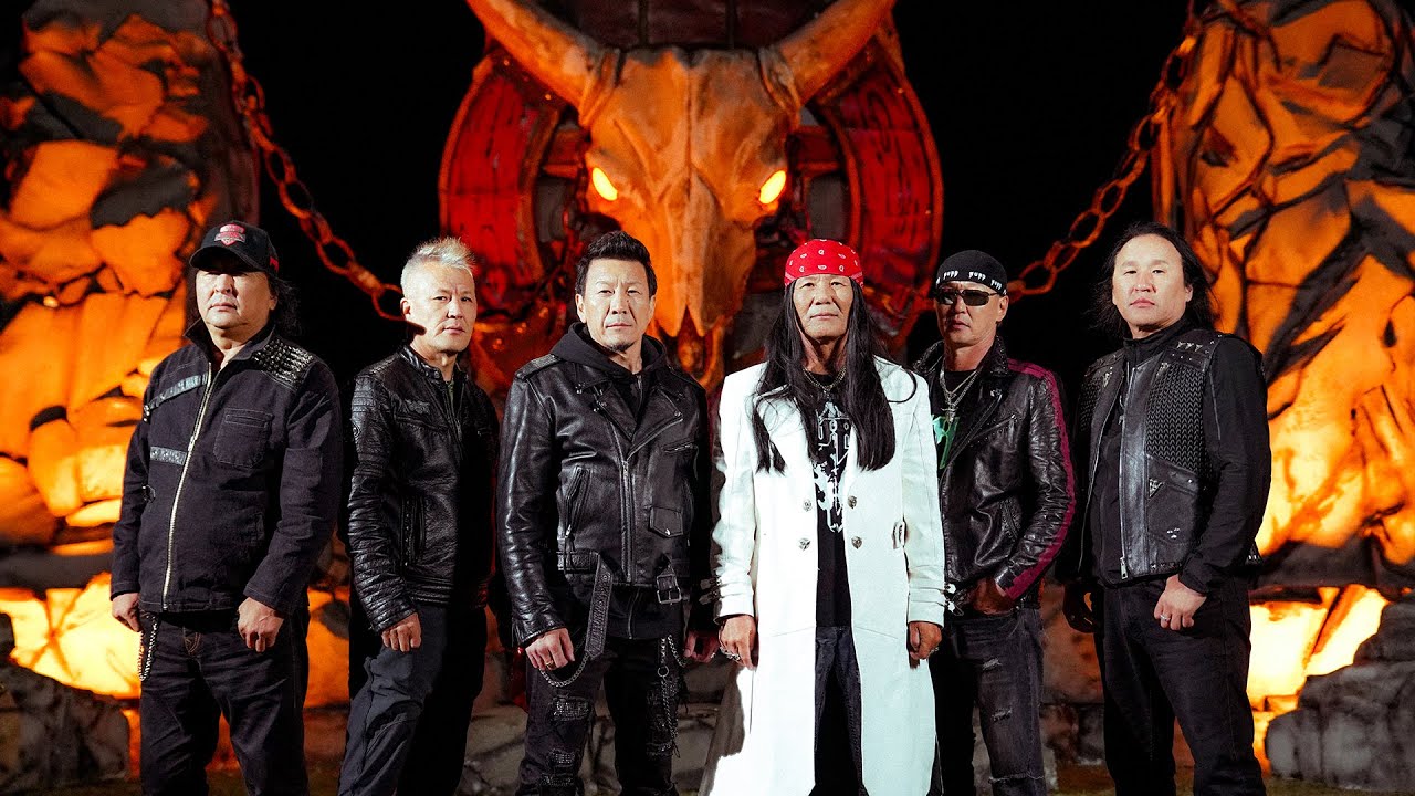 “Хайрын шинэ жил” нэвтрүүлгийн энэ оны отгон дугаарт Төрийн соёрхолт “Хурд” хамтлаг оролцлоо.