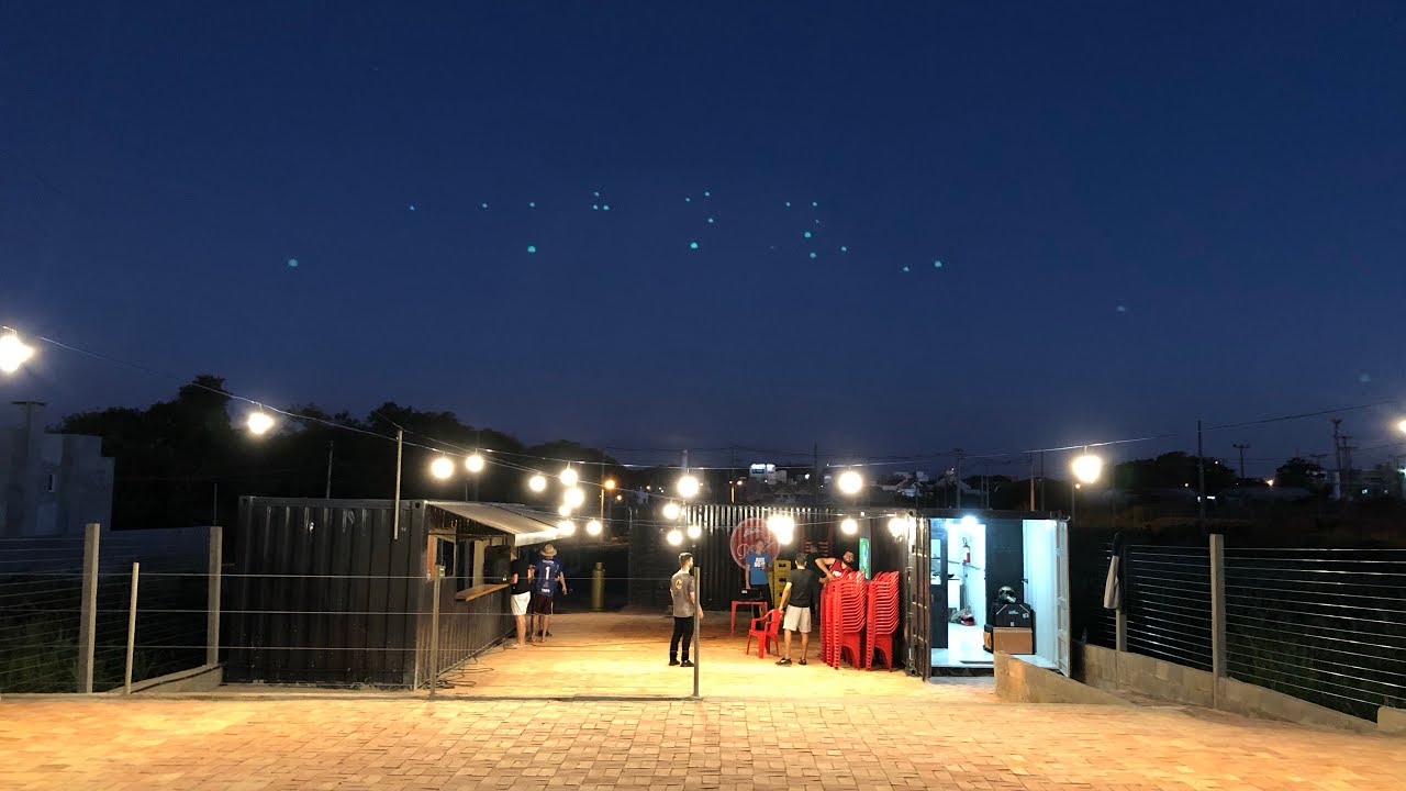 Construção de bar e pizzaria em container