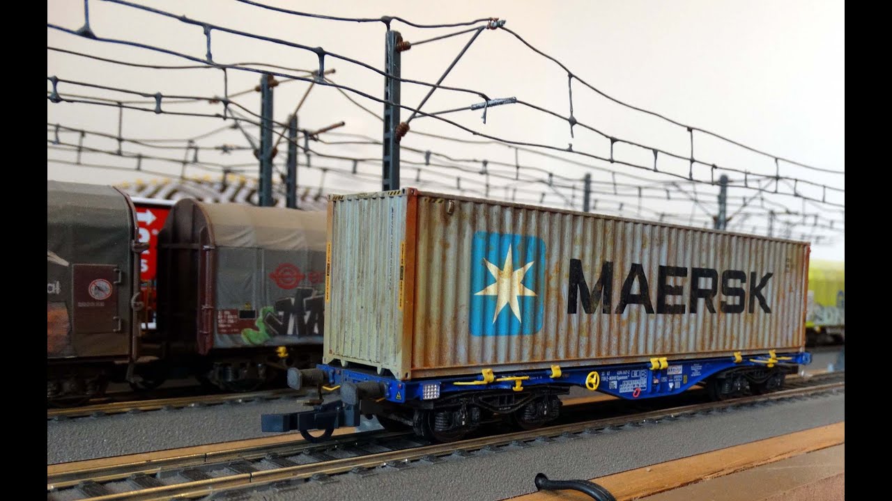 Proposition de patine de conteneur Maersk et wagon porte-conteneur