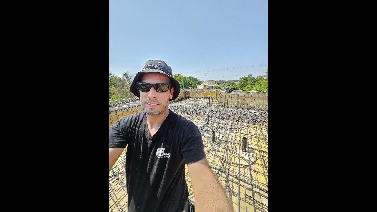 חשמלאי מקצוען