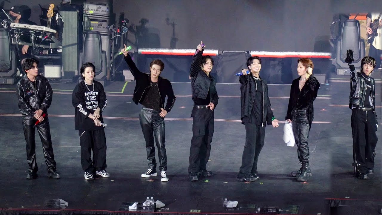 땀 흘리는 모습도 너무 멋진 BTS OPENING MENT 4K Fancam @ 221015 BTS YET TO COME IN BUSAN CONCERT