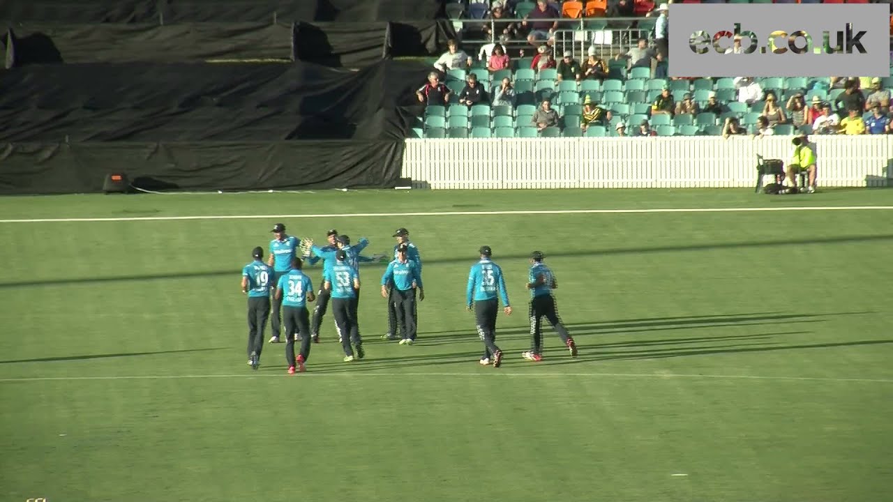 Jos Buttler sprints to claim high catch - England v Prime Minister's XI