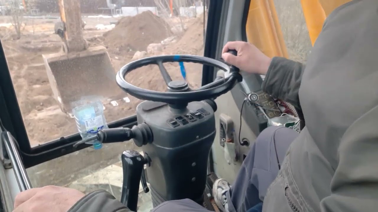 Расчищаем засыпанную дорогу, делаем проезд / We clear the blocked road and make a driveway