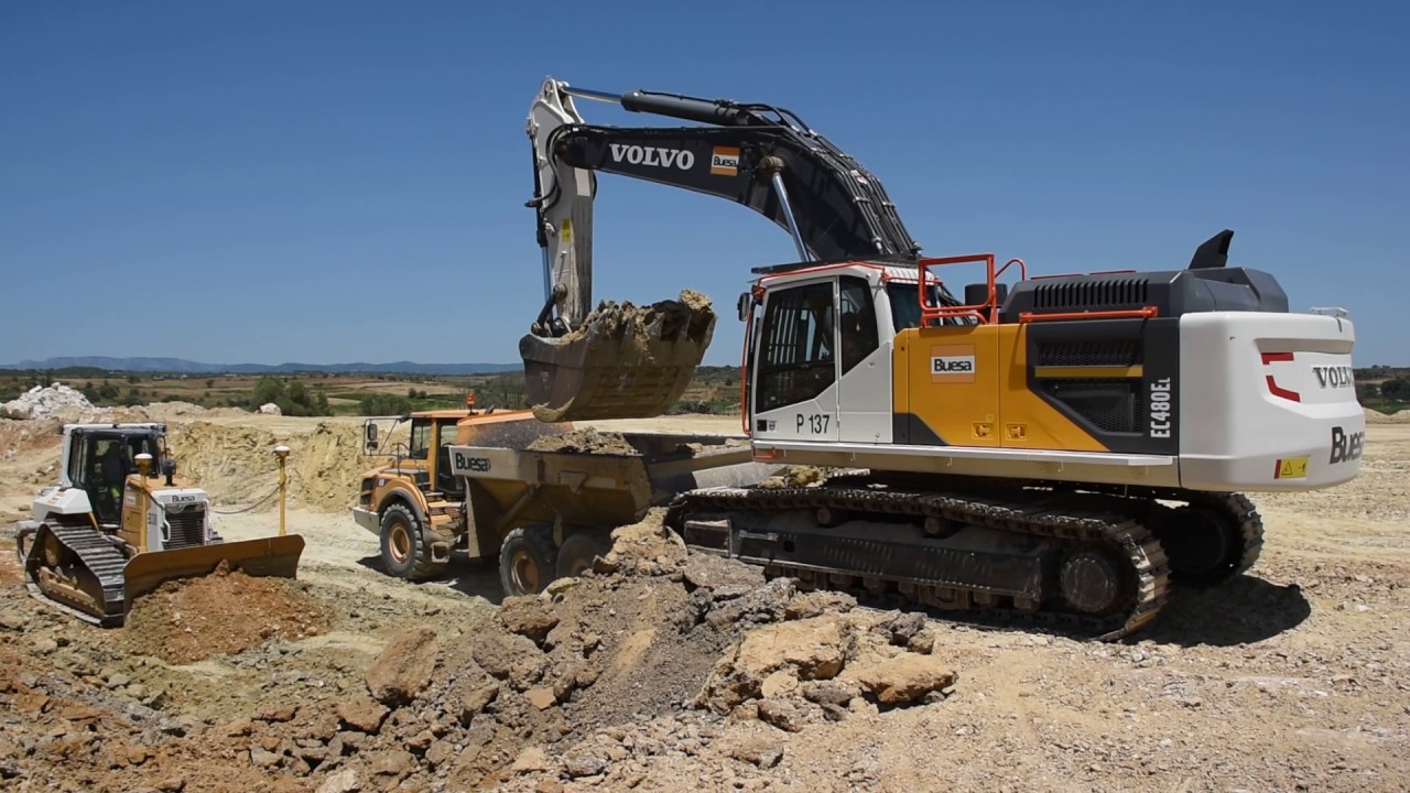 Volvo EC480E loading Volvo A30E and A30F