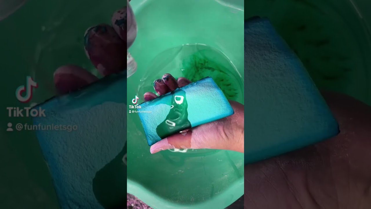 Green chalk + baby oil #asmr #shorts #fyp #funfunletsgo #gymchalk
