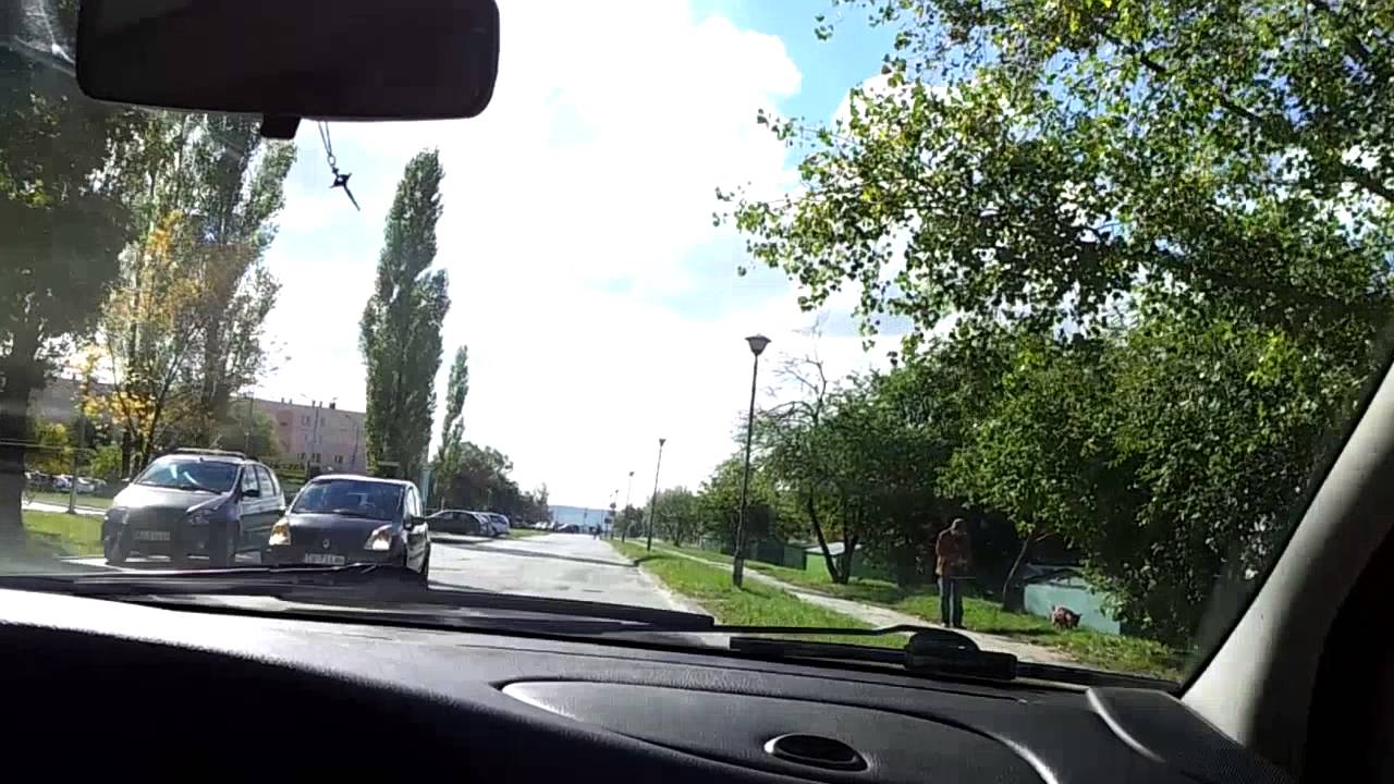 Jak prawidłowo używać kierunkowskazów? Kierunkowskazy na rondzie, pierwszeństwo łamane