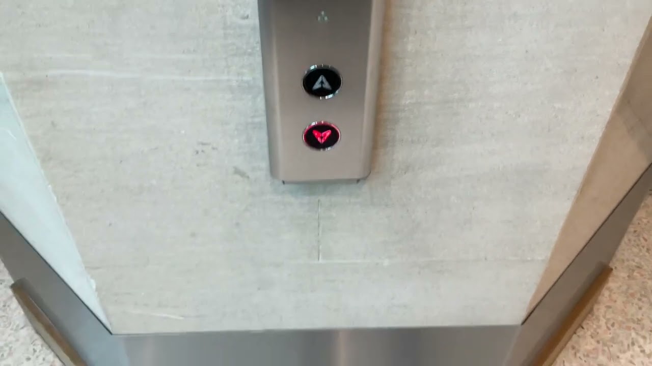 Lifts in Bristol 3 - part 1 of the mall at Cribbs Causeway.