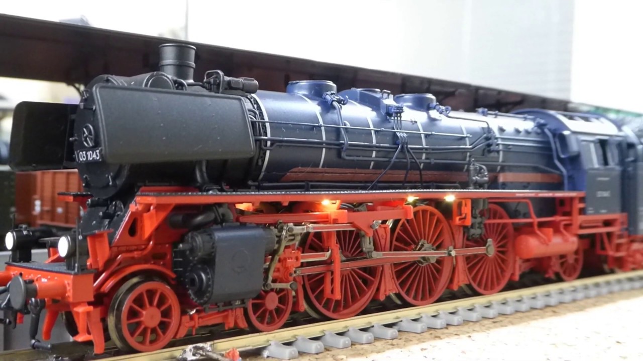 Roco 61474 Schnellzug der Epoche III im Holzkoffer