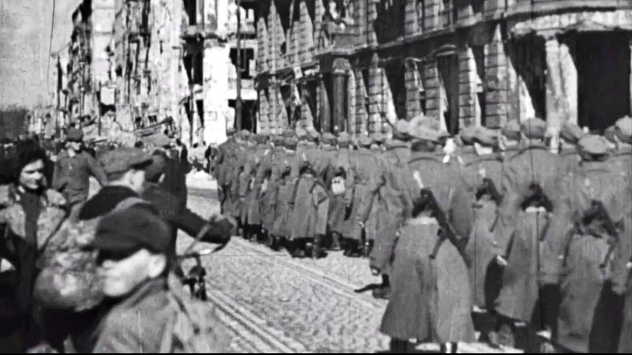 Rok 1945 - Pierwsze dni oswobodzonej Warszawy.