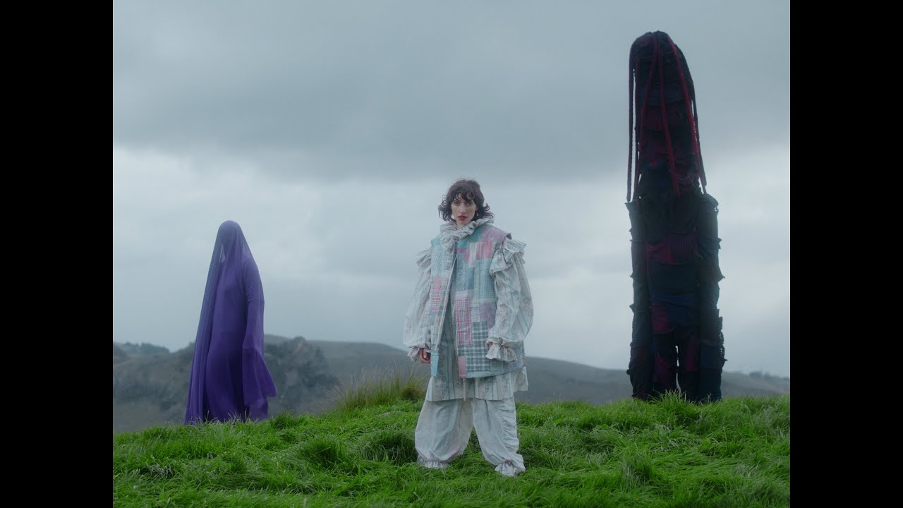 Aldous Harding - Zoo Eyes (Official Video)
