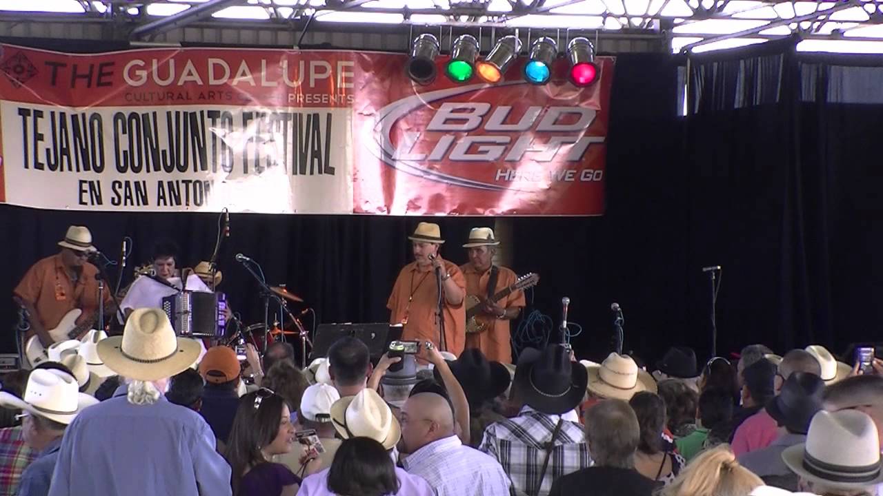 Mickey Mendoza Y Sus Carnalez 2011 Tejano Conjunto Festival.wmv