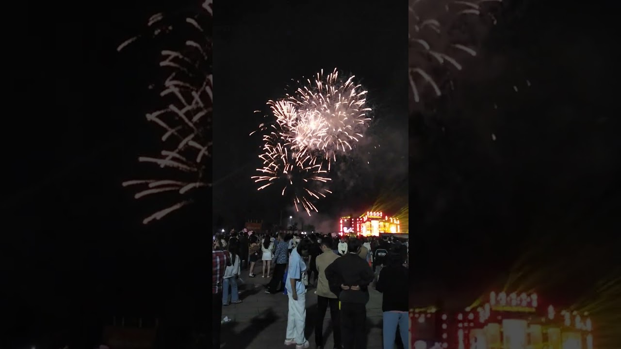 Pháo hoa đêm 29 Tết Bính Ngọ 2026 quảng trường Nguyễn Tất Thành Quy Nhơn Gia Lai