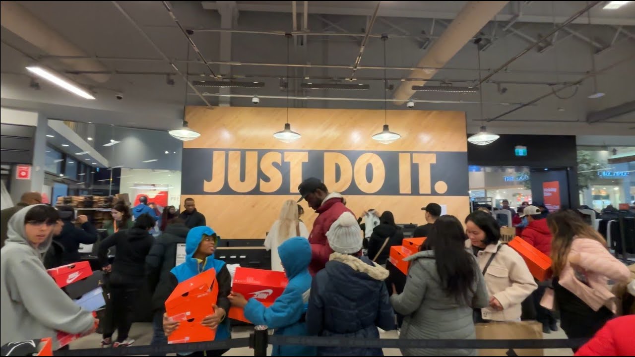Canada Boxing  Day Sales and Deals 2024 at Outlet Collection Mall Winnipeg