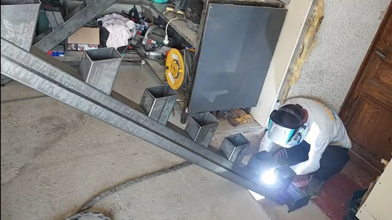 FABRICATION D'UN ESCALIER A LIMON CENTRAL