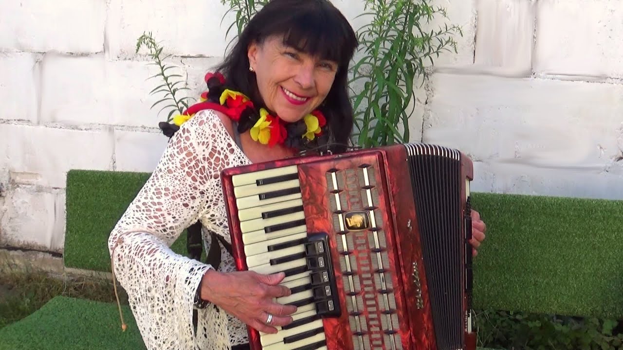 'HAWAII- POŚRÓD GÓR HAWAJ' , 'PIWNICZKA',' PALULA  PALOMA'  -  WIESIA DUDKOWIAK