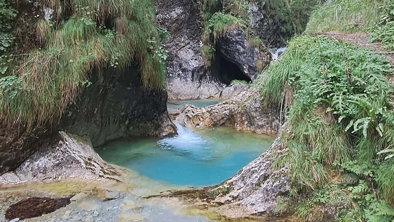 Escursione sul Monte Suchello e discesa in Val Vertova