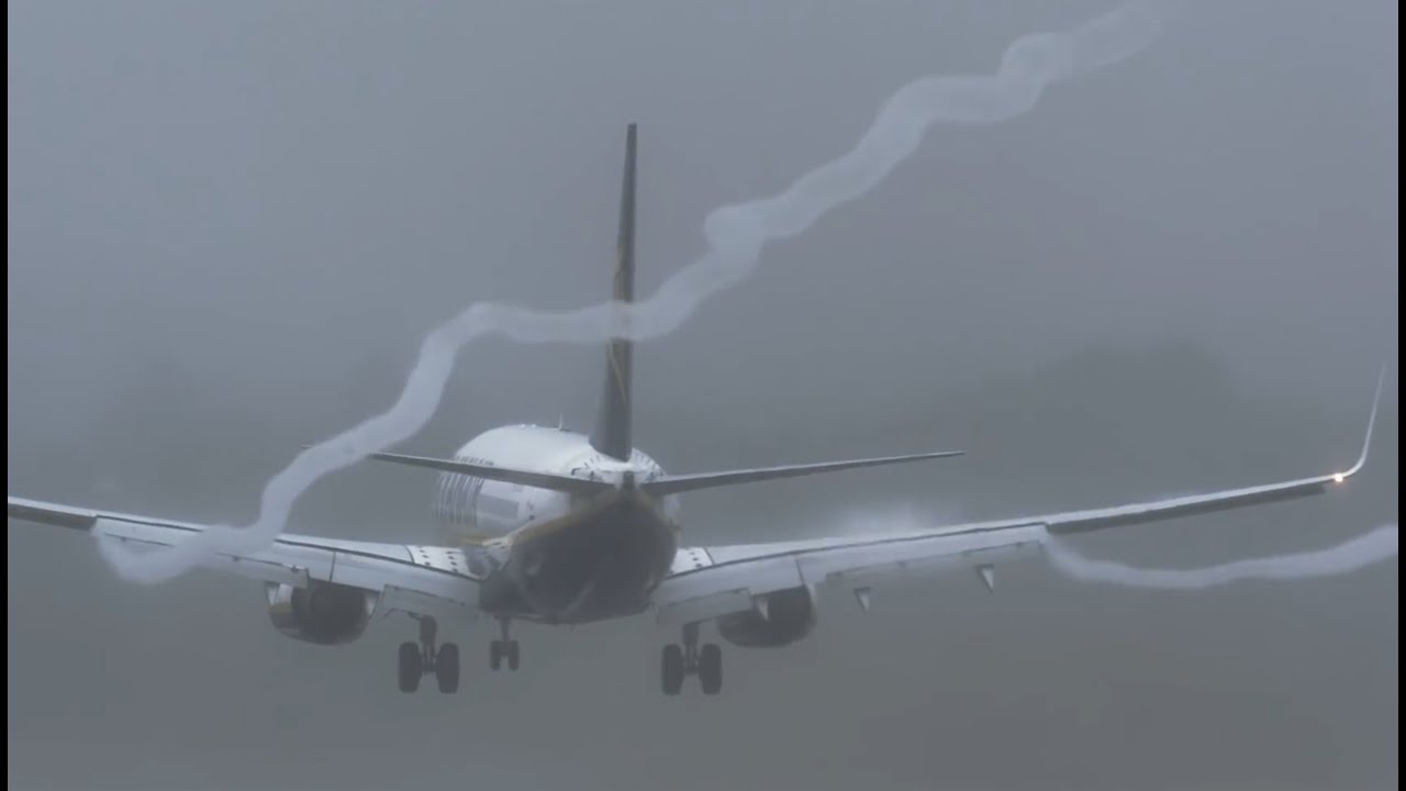 Condensation and Vortices - Visible wake turbulence VORTEX