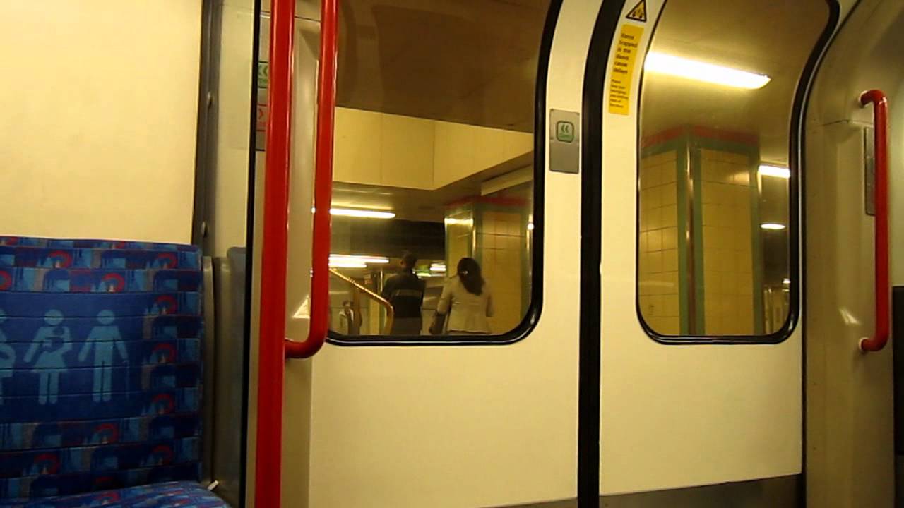 London Underground Central (93218): Mile End - Bethnal Green (Terminating)