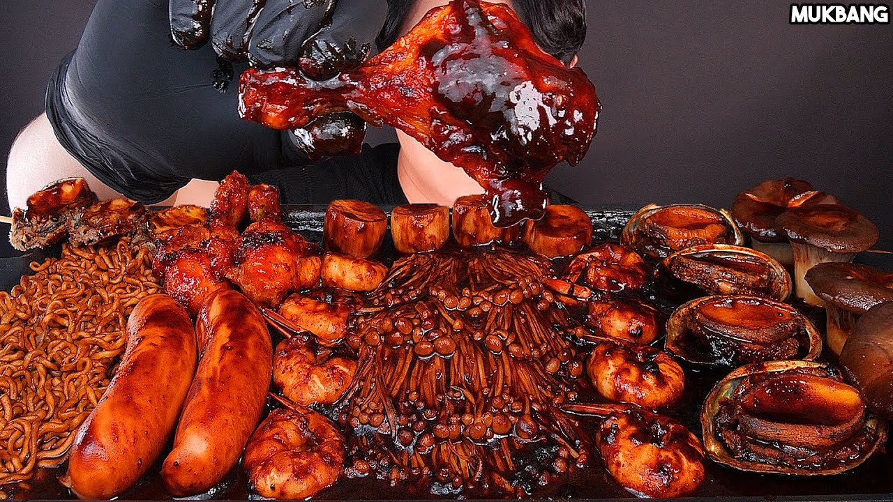 Острые грибы и морепродукты, Курица BBQ Fire Black bean Mushroom Chicken Sausage EATING ASMR MUKBANG