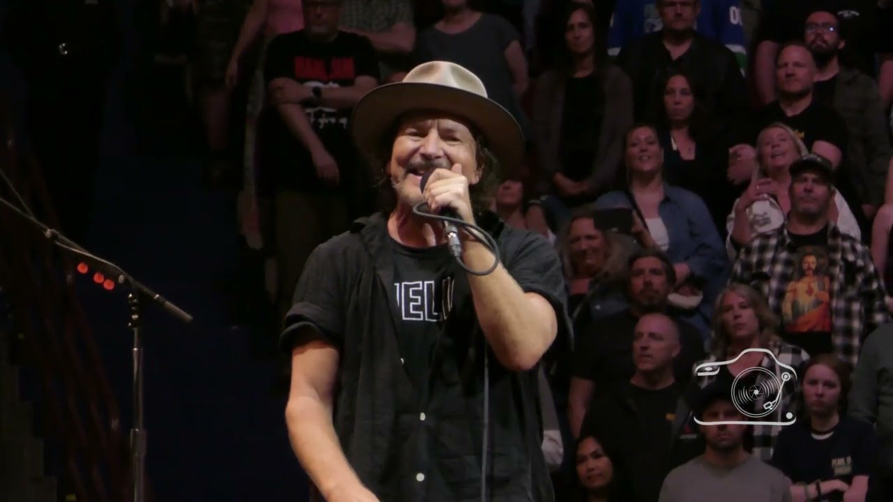 Pearl Jam at Rogers Arena: Yellow Ledbetter