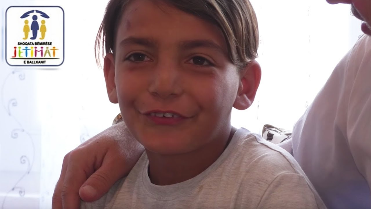 JETIMAT E BALLKANIT -Emocione Gezimi, buzeqesh jetimi! Ne Podujeve dy familje u bene me shtepi te re