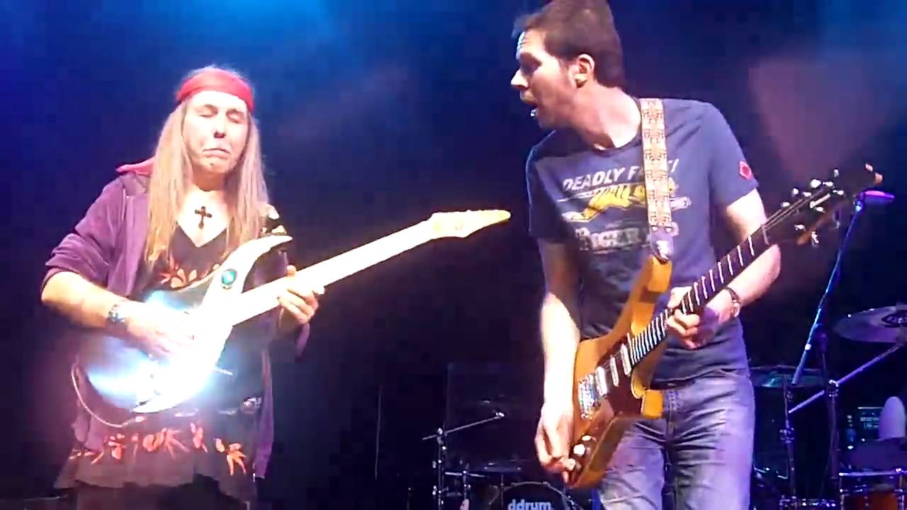 Paul Gilbert and Uli Jon Roth-Highway Child