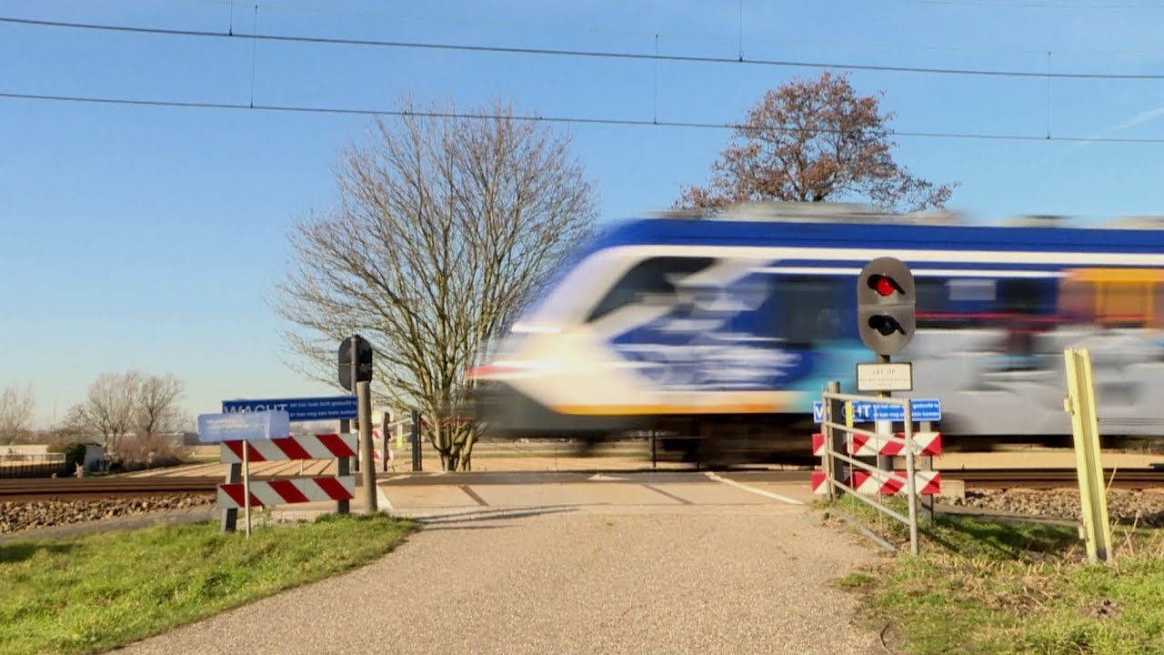 20 onbeveiligde overwegen in regio Omroep West op termijn afgesloten