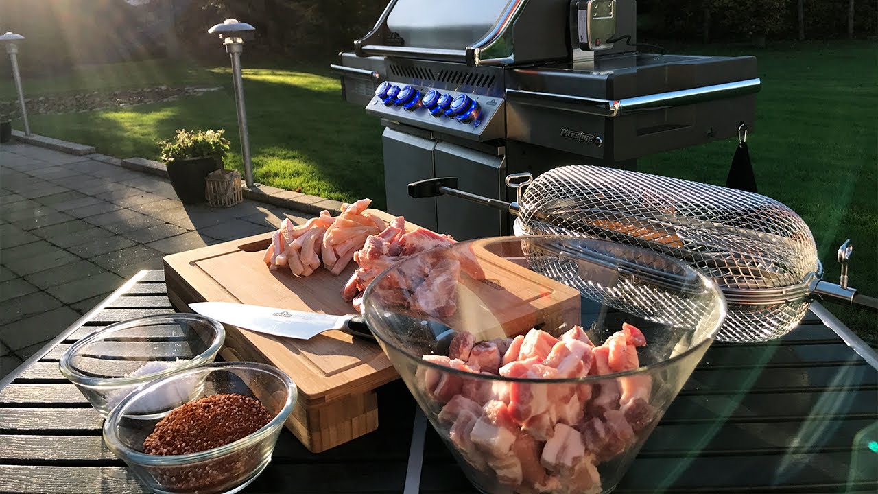 Grillopskrift - Chunks af ribbensteg i rotisserikurv